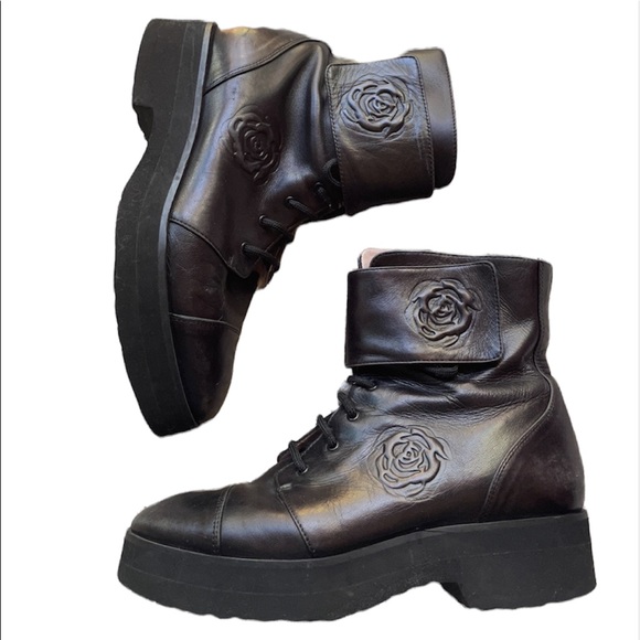 Taryn Rose Shoes - Taryn Rose Valentina Black Leather Engraved Rose Ankle Boots